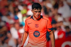 西甲排名大动荡！巴萨惨败失榜首，皇马领跑，马竞陷第6位