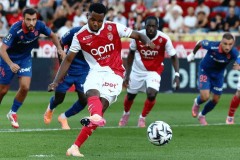 巴萨捡到宝！法蒂在法甲涅槃重生，英超球队排队求购！