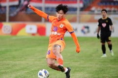 中国男足金靴刚留洋首秀，就在对阵欧冠豪门的比赛中进球，已坐稳主力