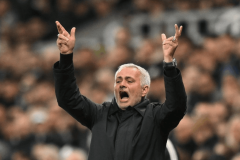 7-2！6-1！欧冠疯狂一夜，巴黎巴萨狂胜，穆帅惨败，马竞溃败