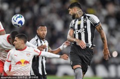 2025年金球奖俱乐部提名全解析：巴萨能否打破无冠魔咒？