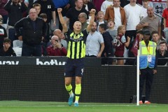 英超回顾：这还怎么玩？哈兰德连场戴帽，没有罗德里和福登，曼城豪取三连胜