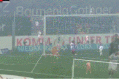 3-1，格里马尔多任意球双响，9人德甲第12掀翻德甲第2，滕哈赫前东家赛季首胜