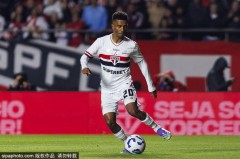 安东尼转会贝蒂斯：从曼联到西甲，足球的幽默与战术新篇章