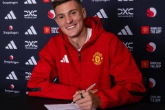 贝巴：我谨慎看待塞斯科，霍伊伦齐尔克泽来曼联之前踢得也很好