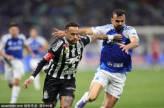 巴黎圣日耳曼奖杯展示：法甲大战昂热背后的荣耀与期待