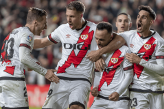 西甲焦点战：巴列卡诺主场迎战巴塞罗那，胜负悬念几何？